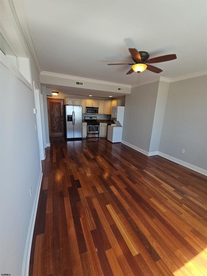 111 S Cambridge Ave #303 - Photo 3 of 26