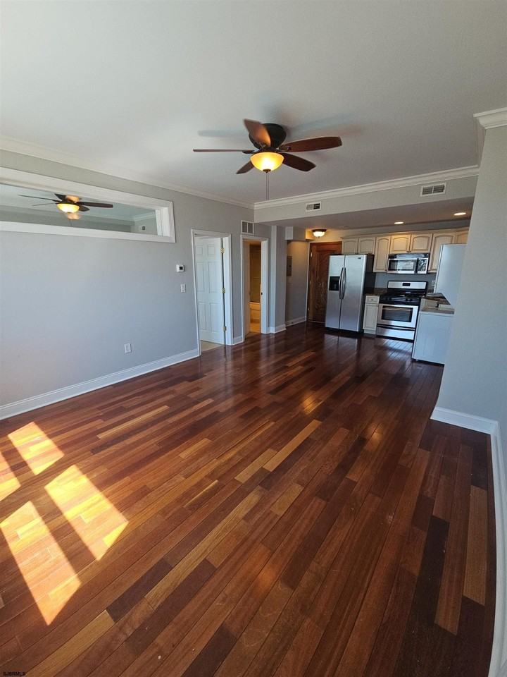 111 S Cambridge Ave #303 - Photo 4 of 26