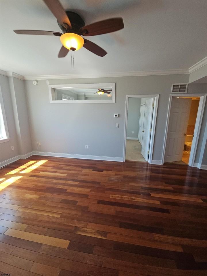 111 S Cambridge Ave #303 - Photo 5 of 26