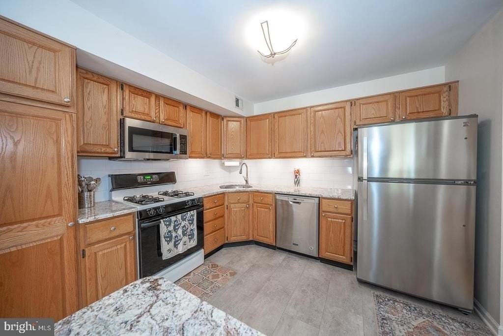 52 Main St - Photo 7 of 23