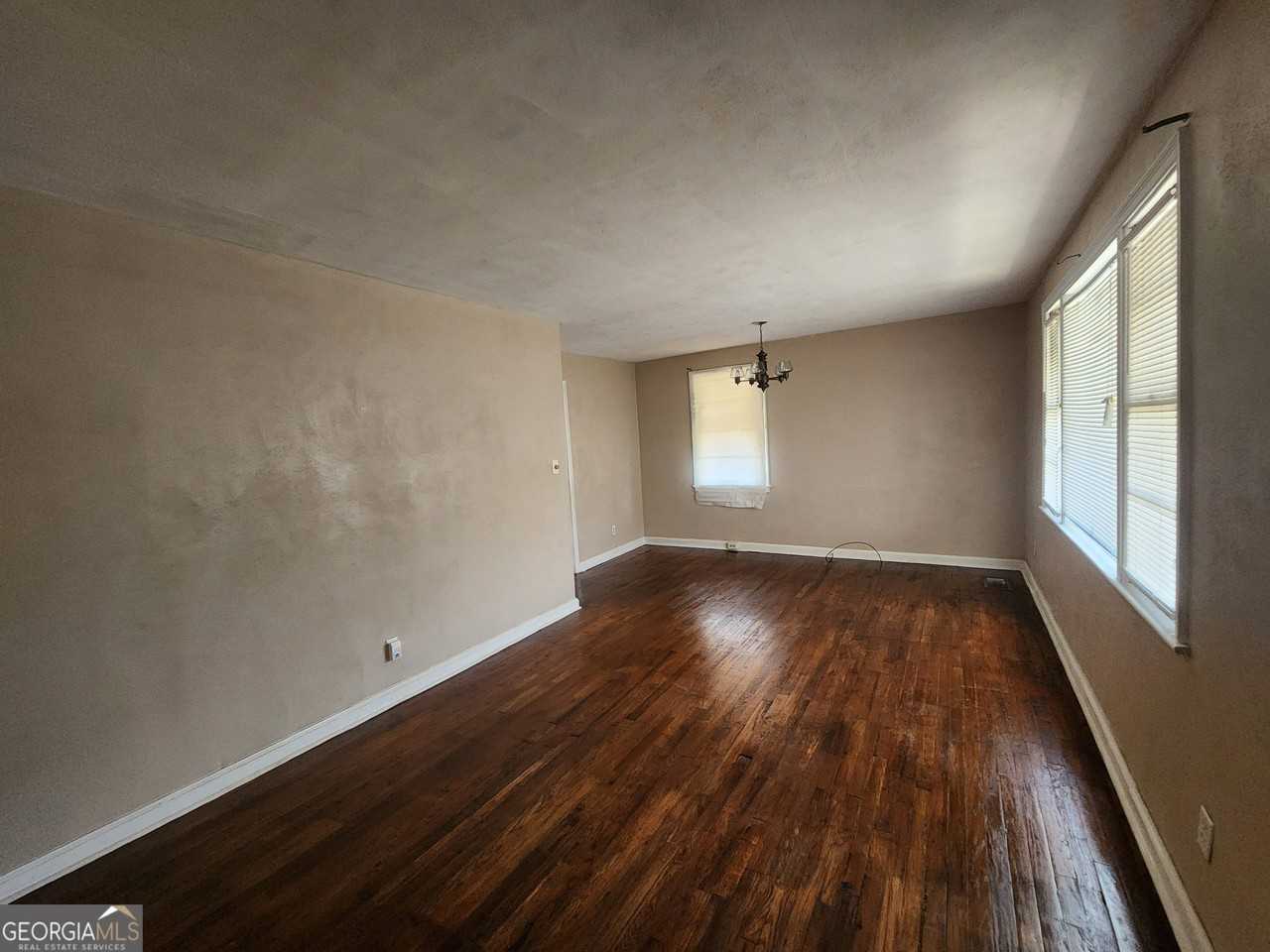 3128 Carver St - Photo 4 of 11