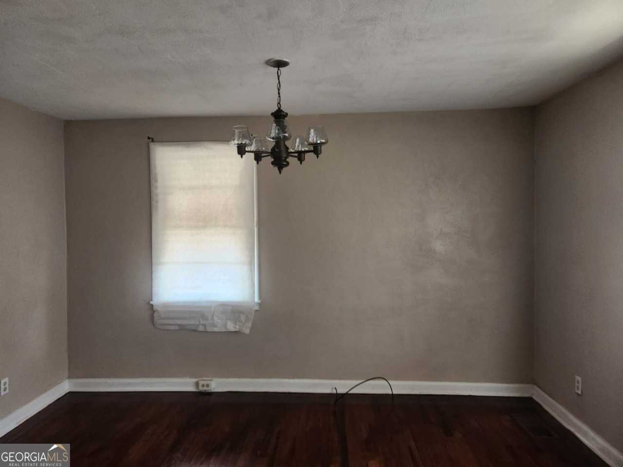 3128 Carver St - Photo 5 of 11