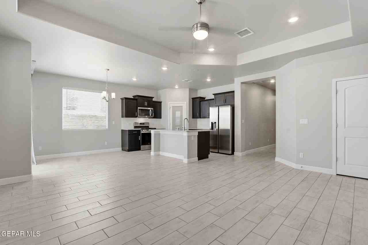 13131 Oakhampton Ave - Photo 6 of 31