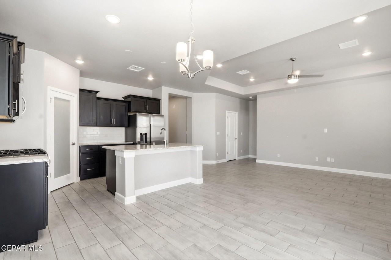 13131 Oakhampton Ave - Photo 7 of 31