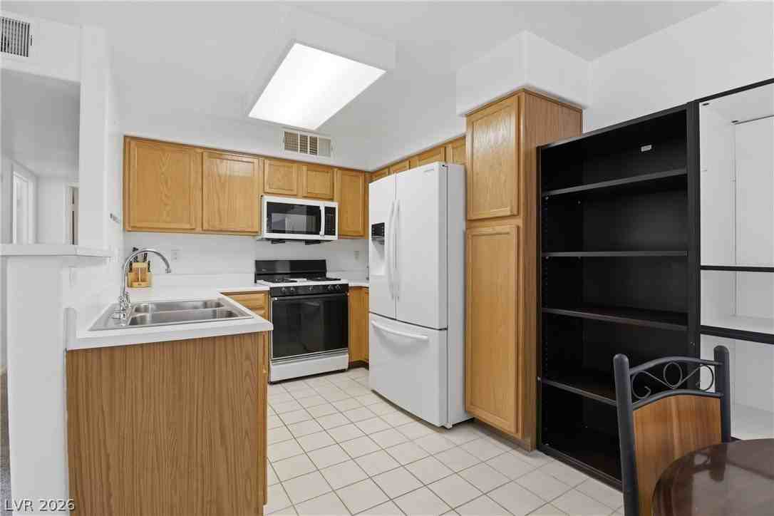 3074 Tarpon Dr #103 - Photo 7 of 25