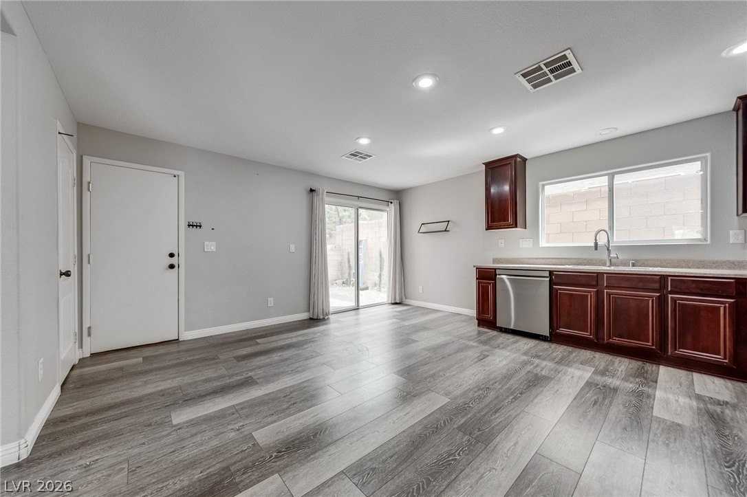 77 Peachtree Hill Ave - Photo 4 of 15