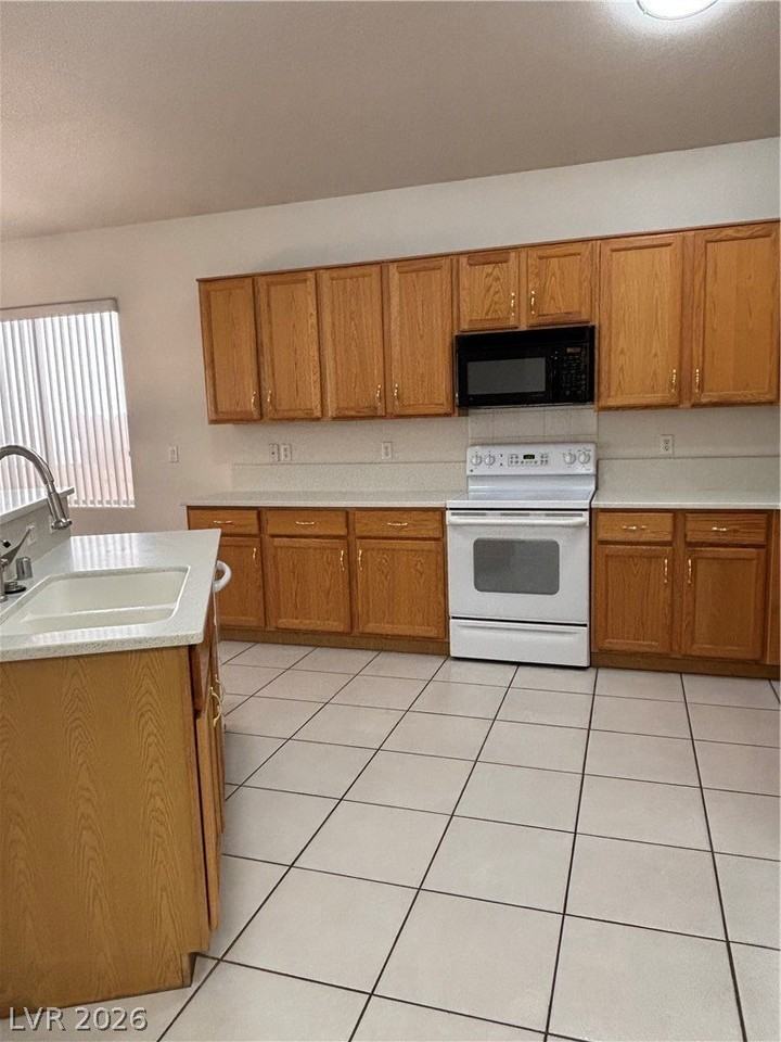 1601 Tranquil Meadows Ln - Photo 2 of 28