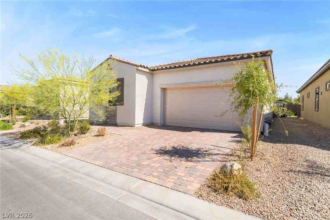 110 Ibiza Lake Dr - Photo 2 of 42