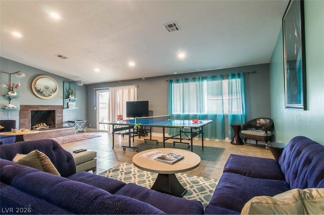 1812 Niblick Cir - Photo 4 of 17