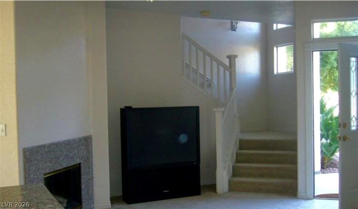647 Florence Dr - Photo 2 of 22