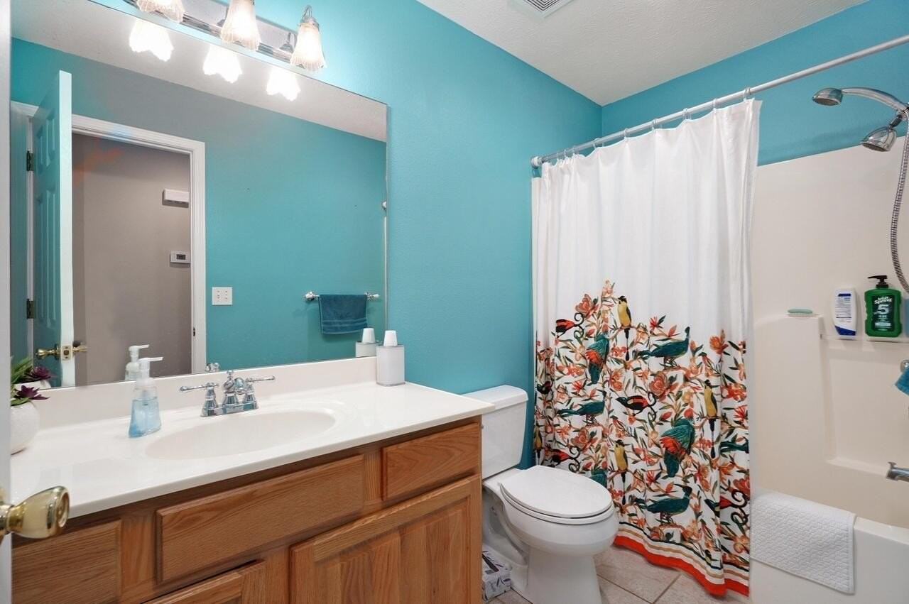 3891 S Hillsdale Ave - Photo 2 of 23
