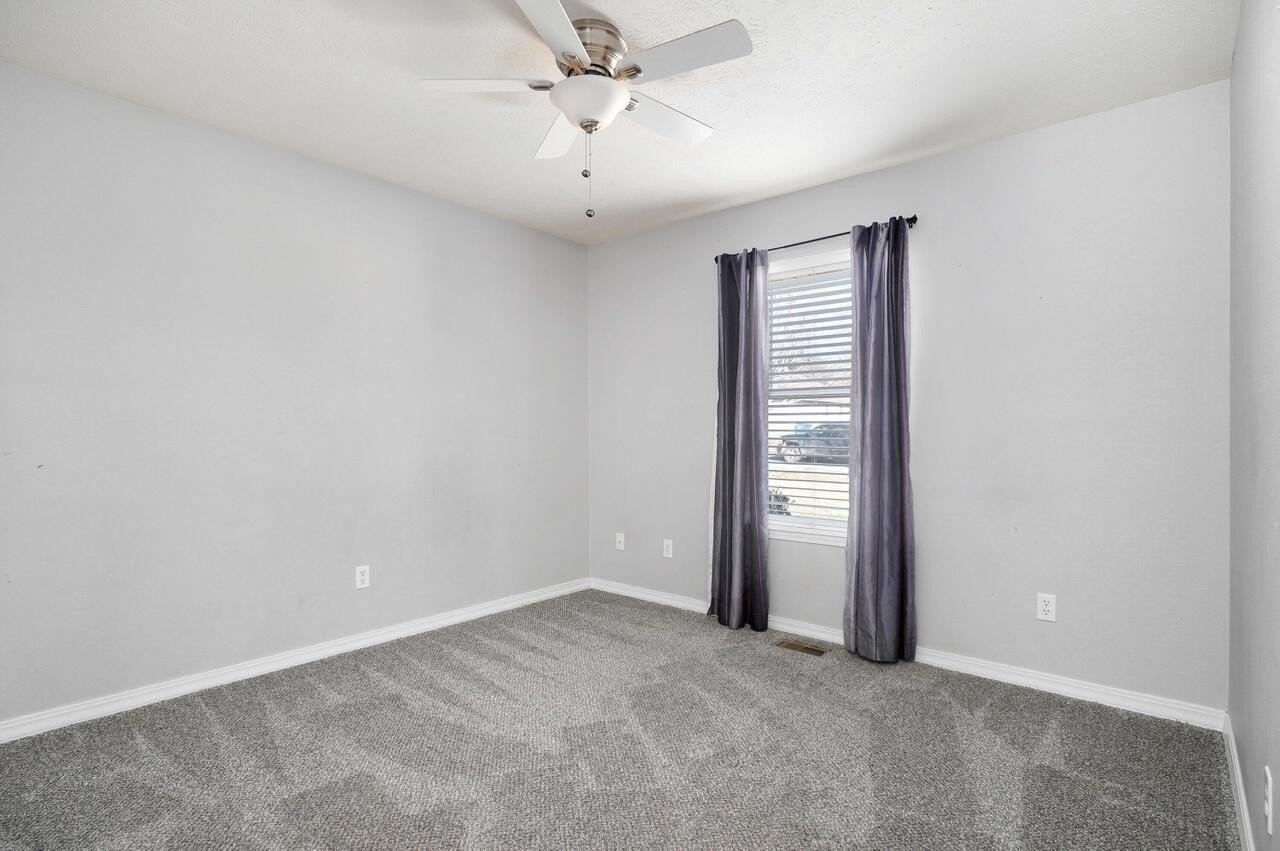 3891 S Hillsdale Ave - Photo 4 of 23