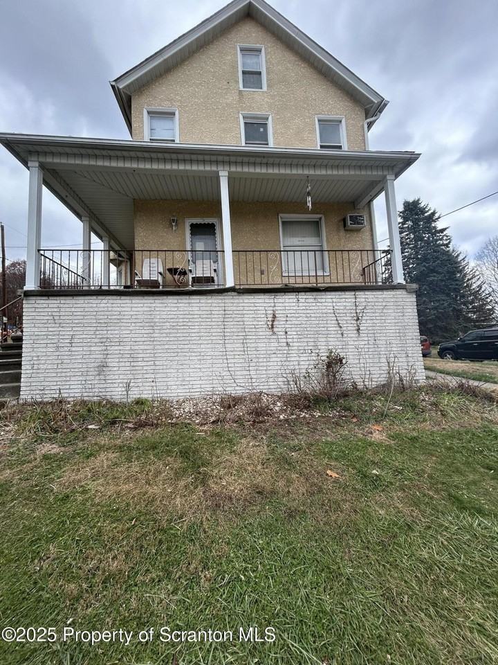 240 Greenbush St - Photo 2 of 10