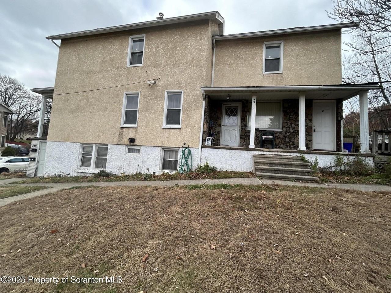 240 Greenbush St - Photo 3 of 10