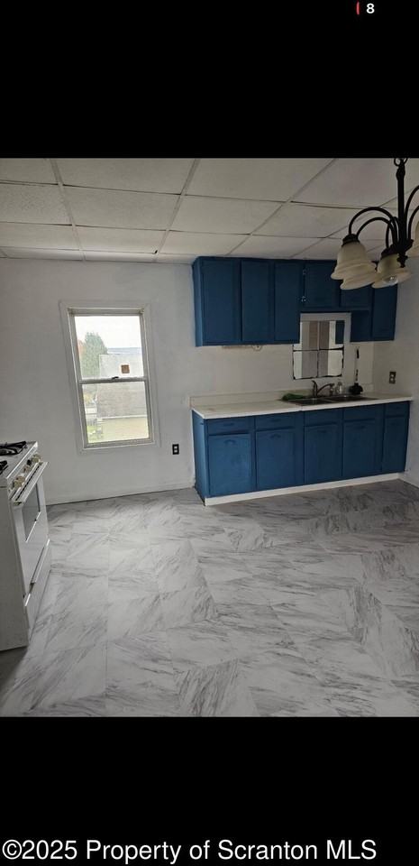 240 Greenbush St - Photo 5 of 10