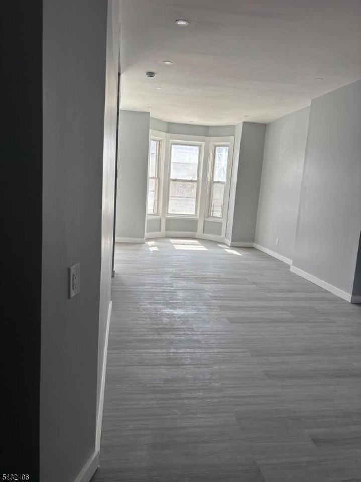 69 Columbia St #2 - Photo 4 of 14