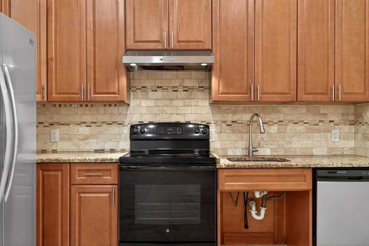 258 Broadway - Photo 2 of 11