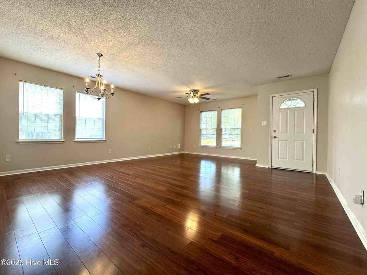 521 Jimmies Creek Dr - Photo 4 of 31