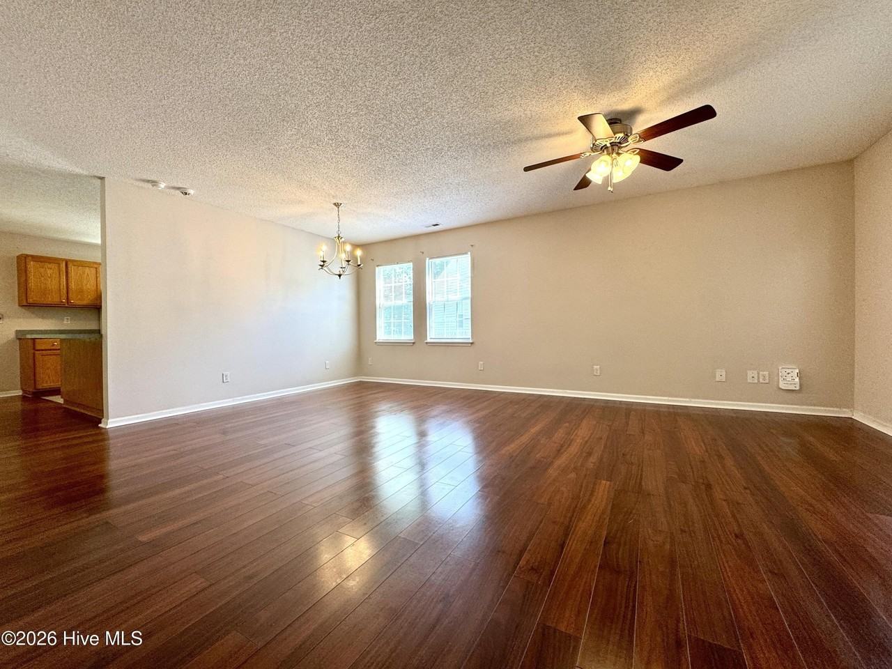 521 Jimmies Creek Dr - Photo 6 of 31
