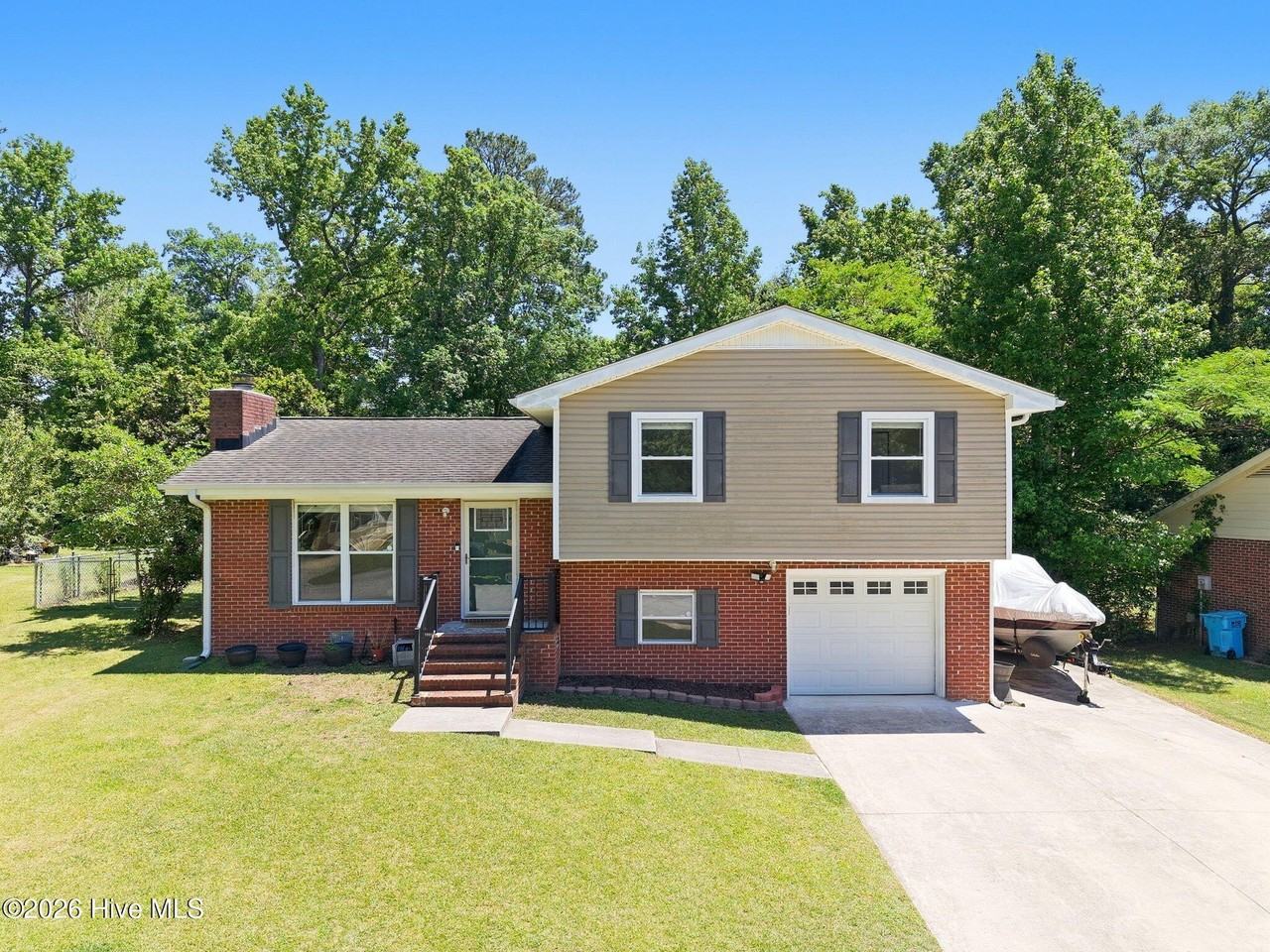 109 Stillbrook Ct - Photo 2 of 49