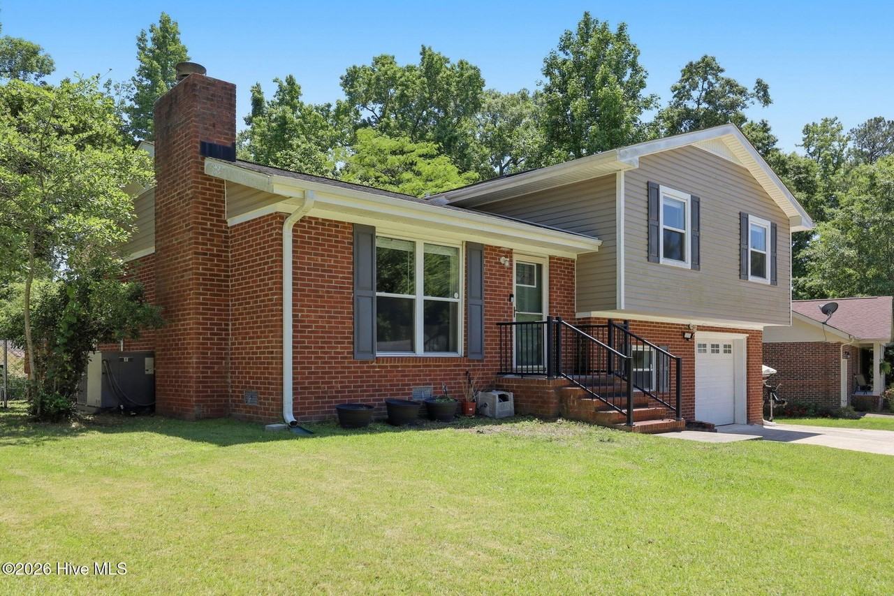 109 Stillbrook Ct - Photo 3 of 49