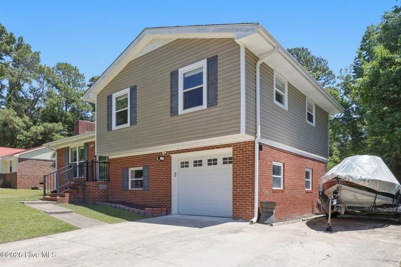 109 Stillbrook Ct - Photo 4 of 49