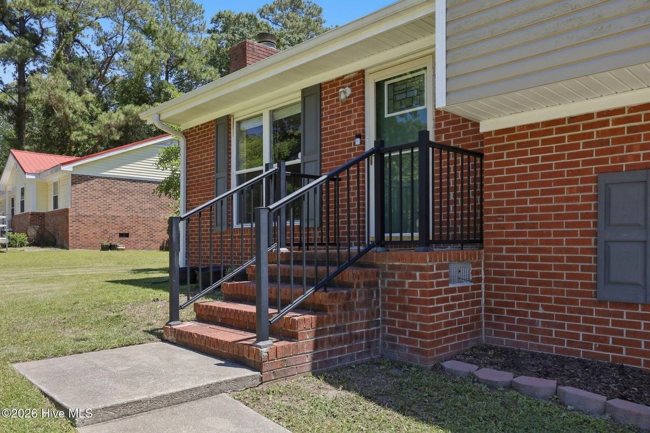 109 Stillbrook Ct - Photo 5 of 49