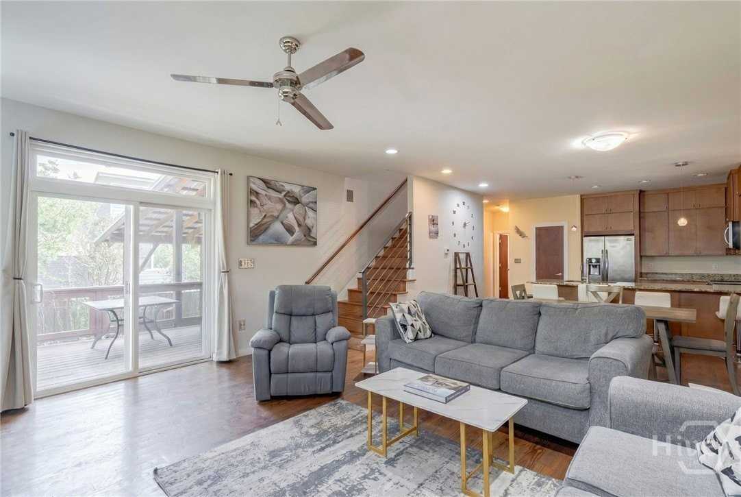 241 Pearl St - Photo 7 of 27