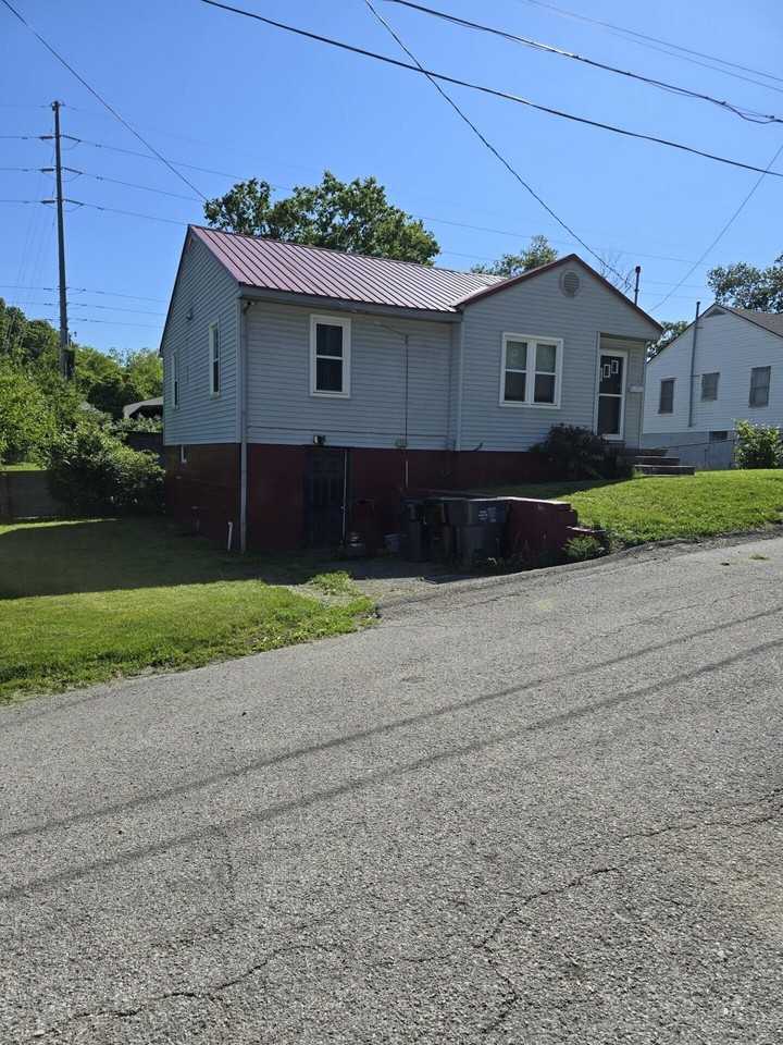 204 S Robbins Ct - Photo 3 of 36