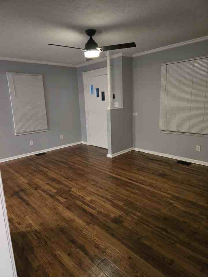 204 S Robbins Ct - Photo 5 of 36
