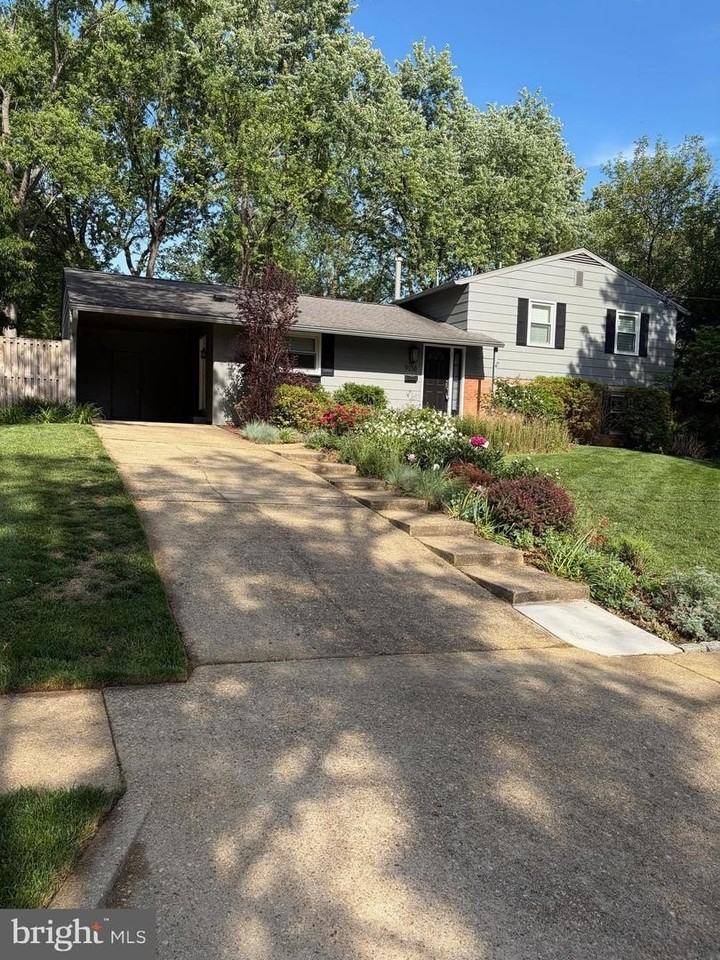 9238 Kristin Ln - Photo 4 of 18