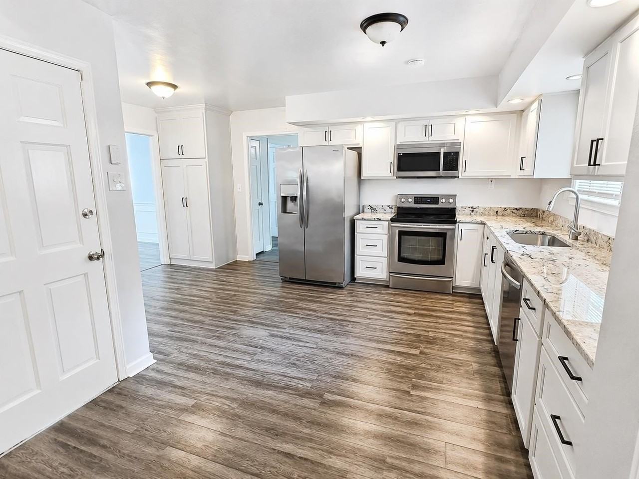 1562 Holly Hill Dr - Photo 5 of 19