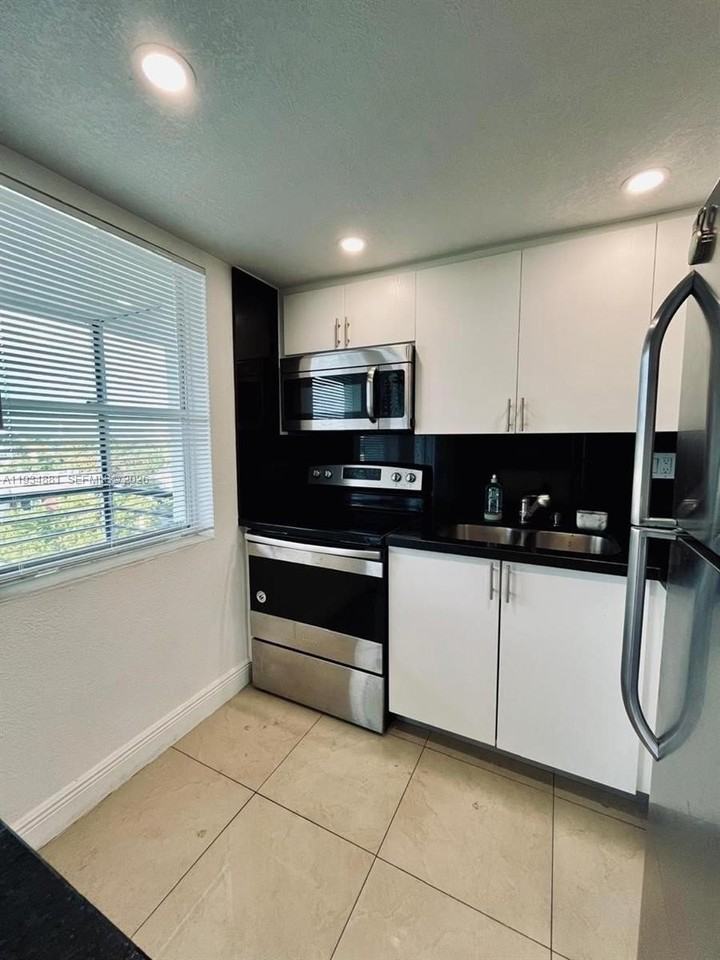 1750 Ne 115th St #608 - Photo 3 of 14