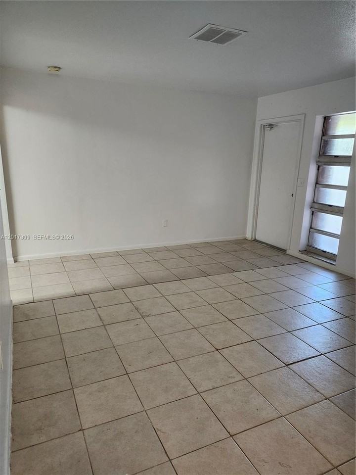 3901 Sw 51st St #3903 - Photo 2 of 13