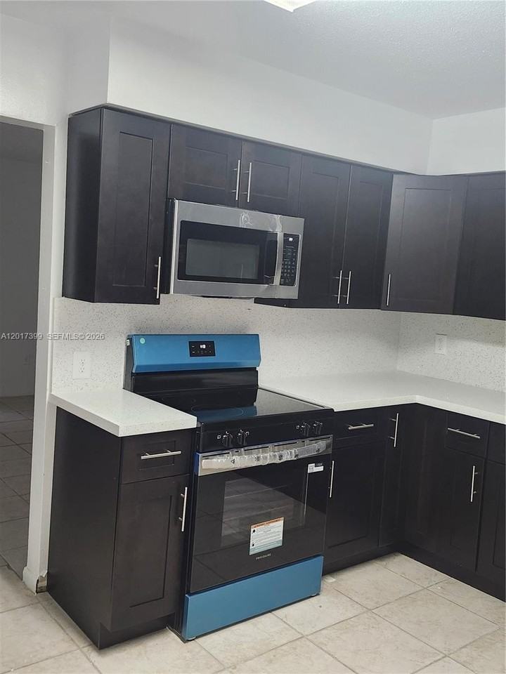 3901 Sw 51st St #3903 - Photo 3 of 13