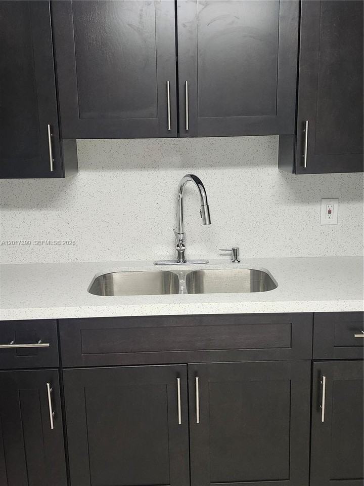 3901 Sw 51st St #3903 - Photo 4 of 13