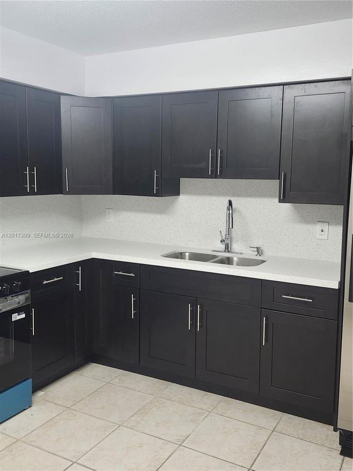 3901 Sw 51st St #3903 - Photo 5 of 13
