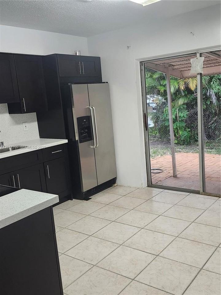 3901 Sw 51st St #3903 - Photo 6 of 13