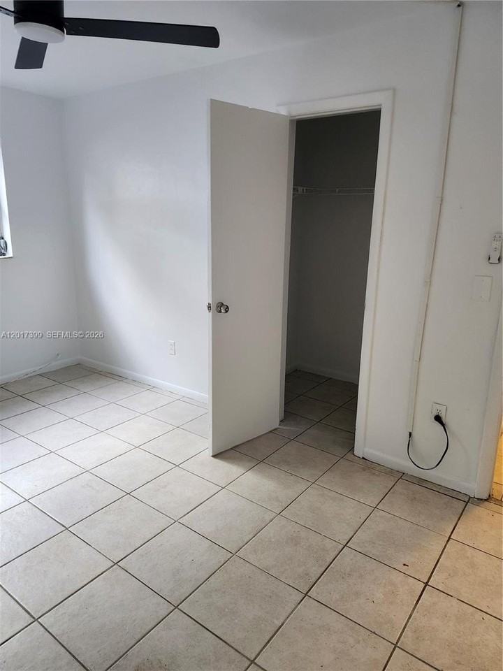 3901 Sw 51st St #3903 - Photo 7 of 13