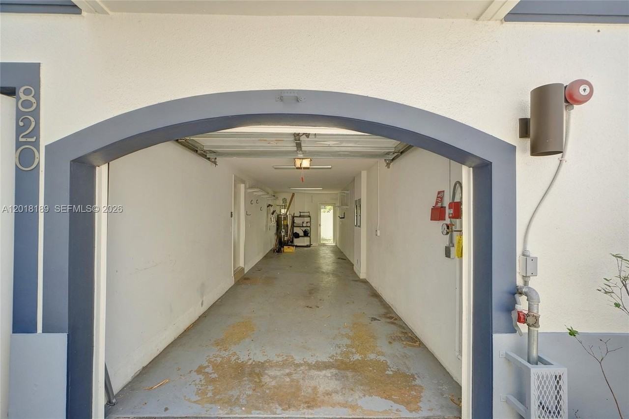 820 Ne 7th St #G - Photo 6 of 50