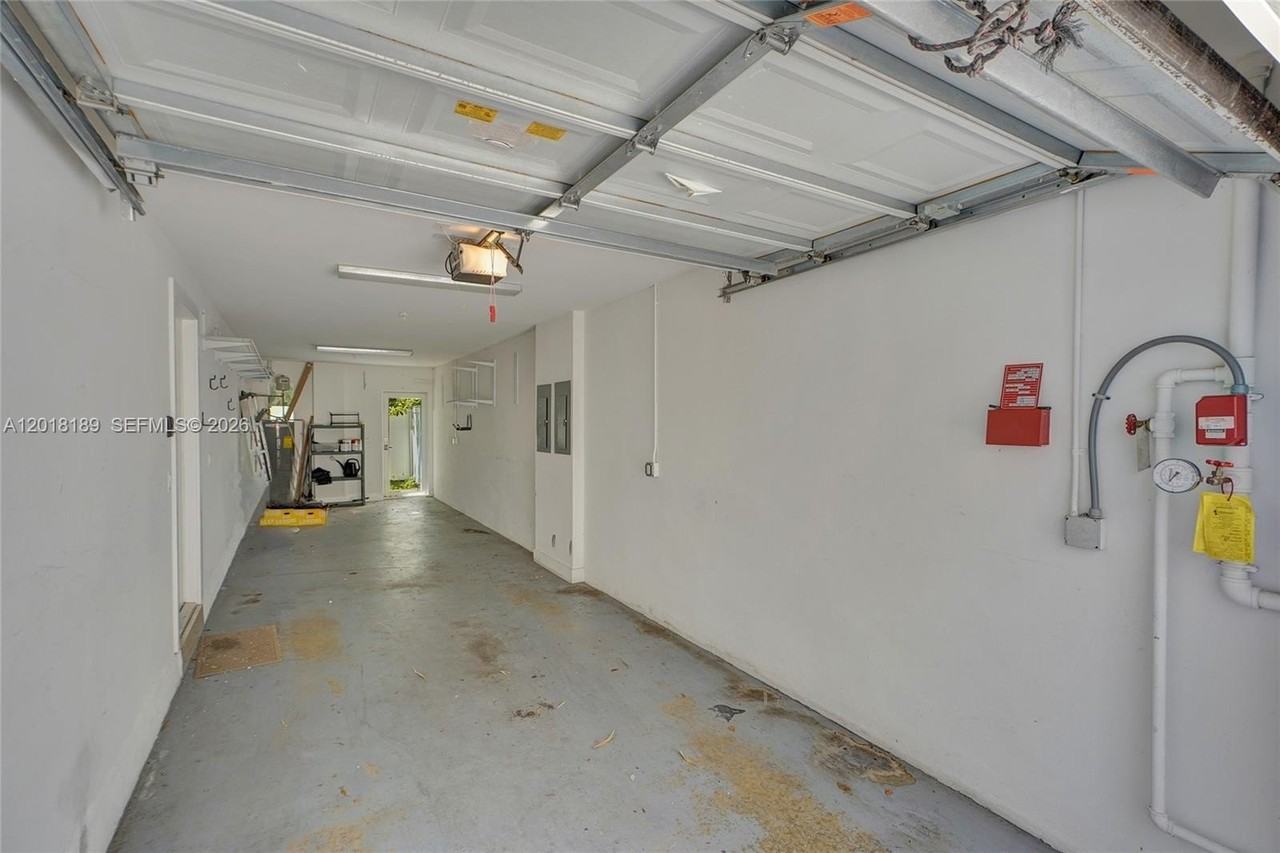 820 Ne 7th St #G - Photo 7 of 50