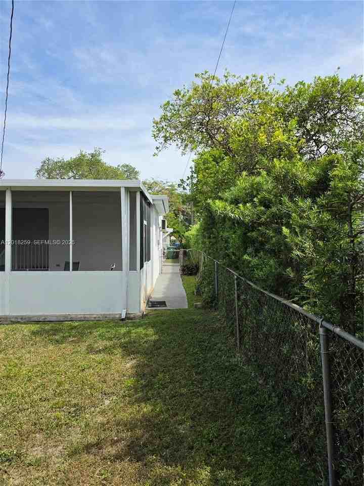4601 Sw 5th St #0 - Photo 5 of 23
