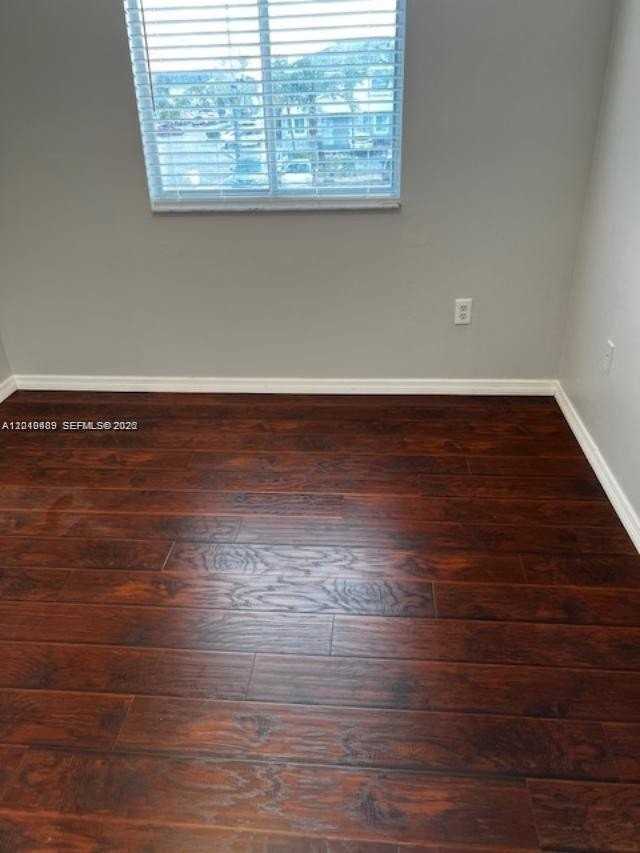 110 Sw 109th Ave #2 - Photo 3 of 19