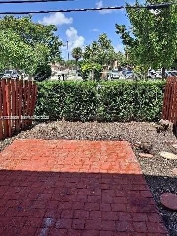 110 Sw 109th Ave #2 - Photo 7 of 19