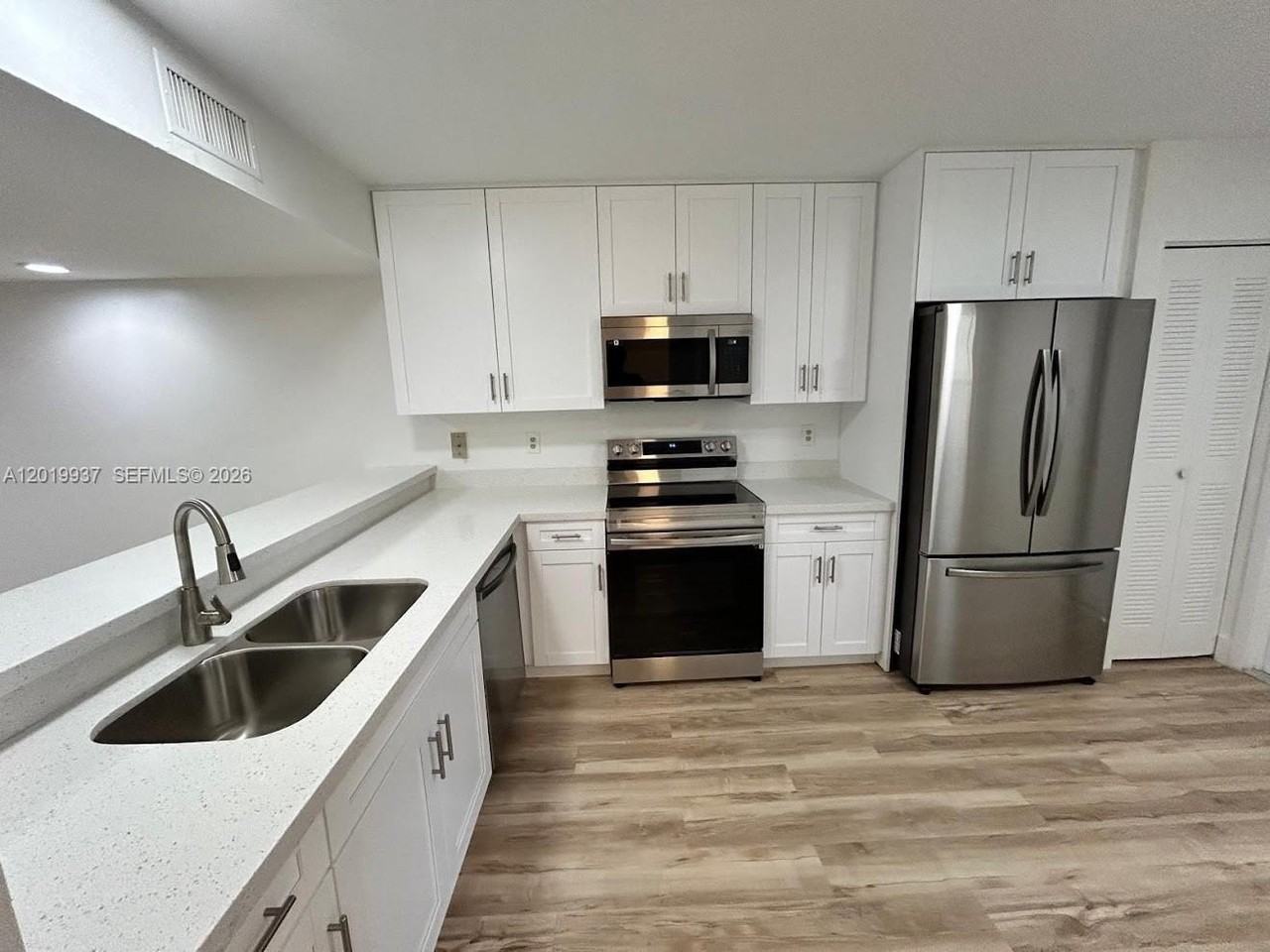 1325 Nw 124th Ave #1325 - Photo 4 of 27