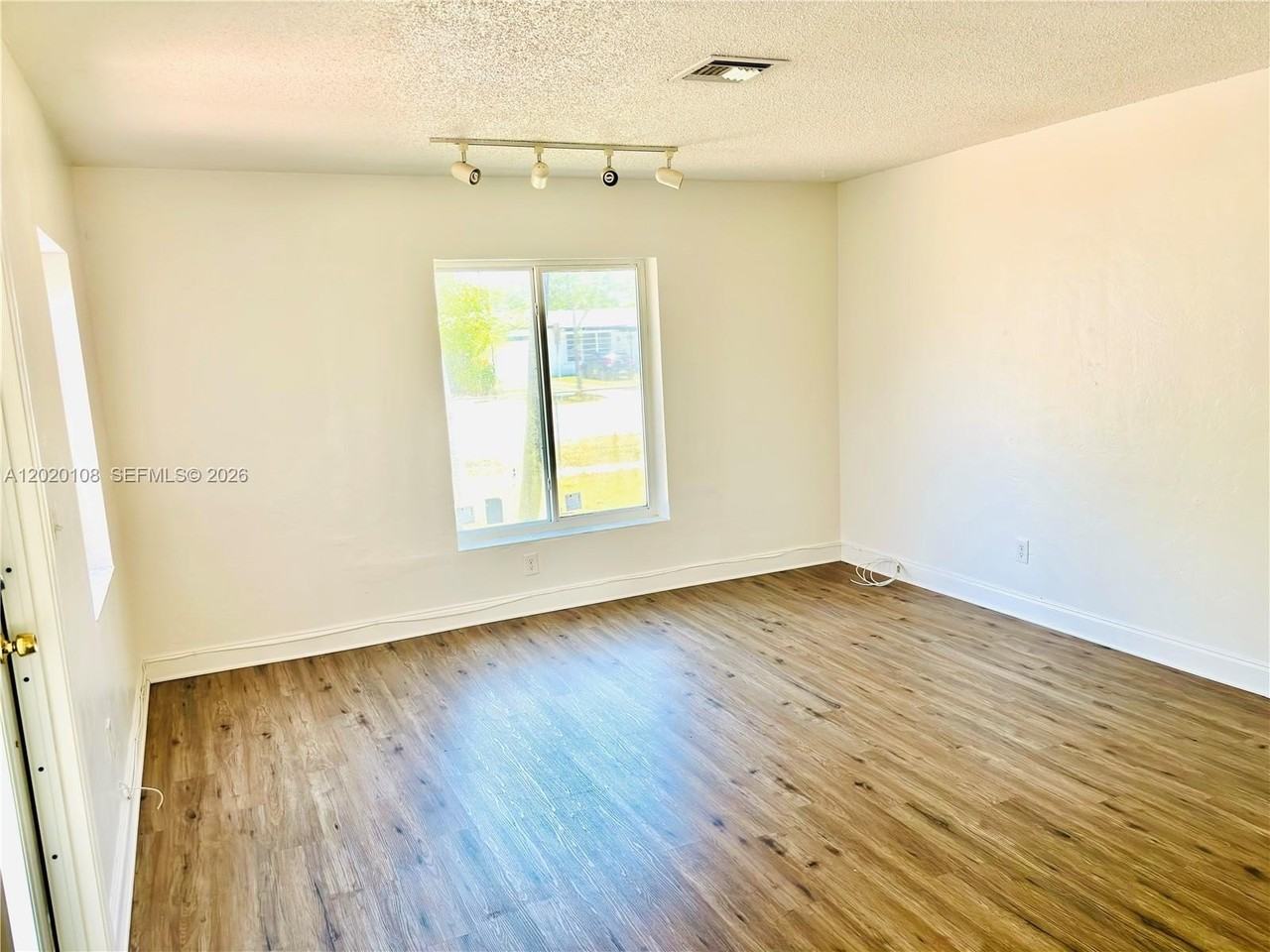 9820 Caribbean Blvd - Photo 3 of 18