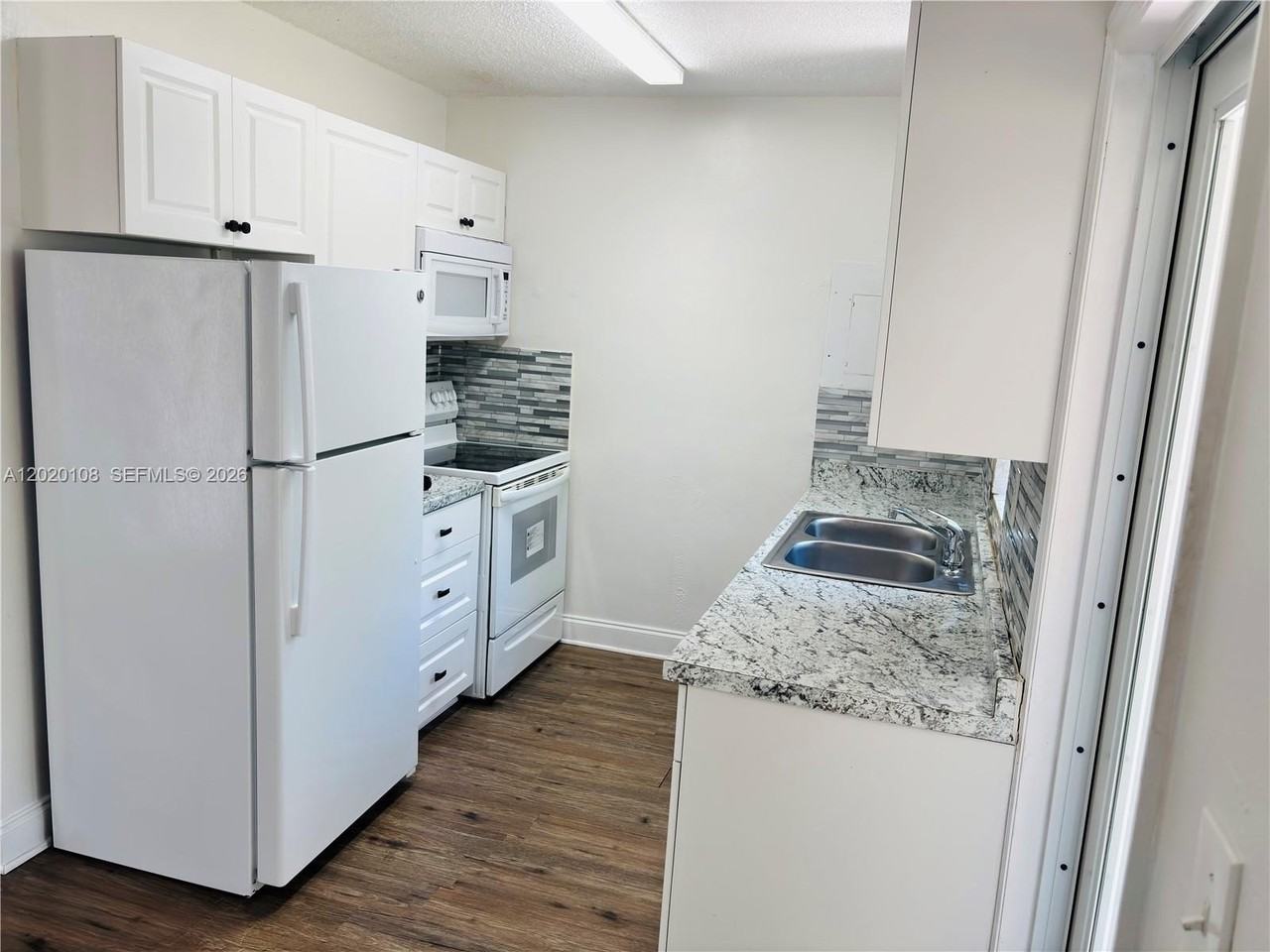 9820 Caribbean Blvd - Photo 6 of 18