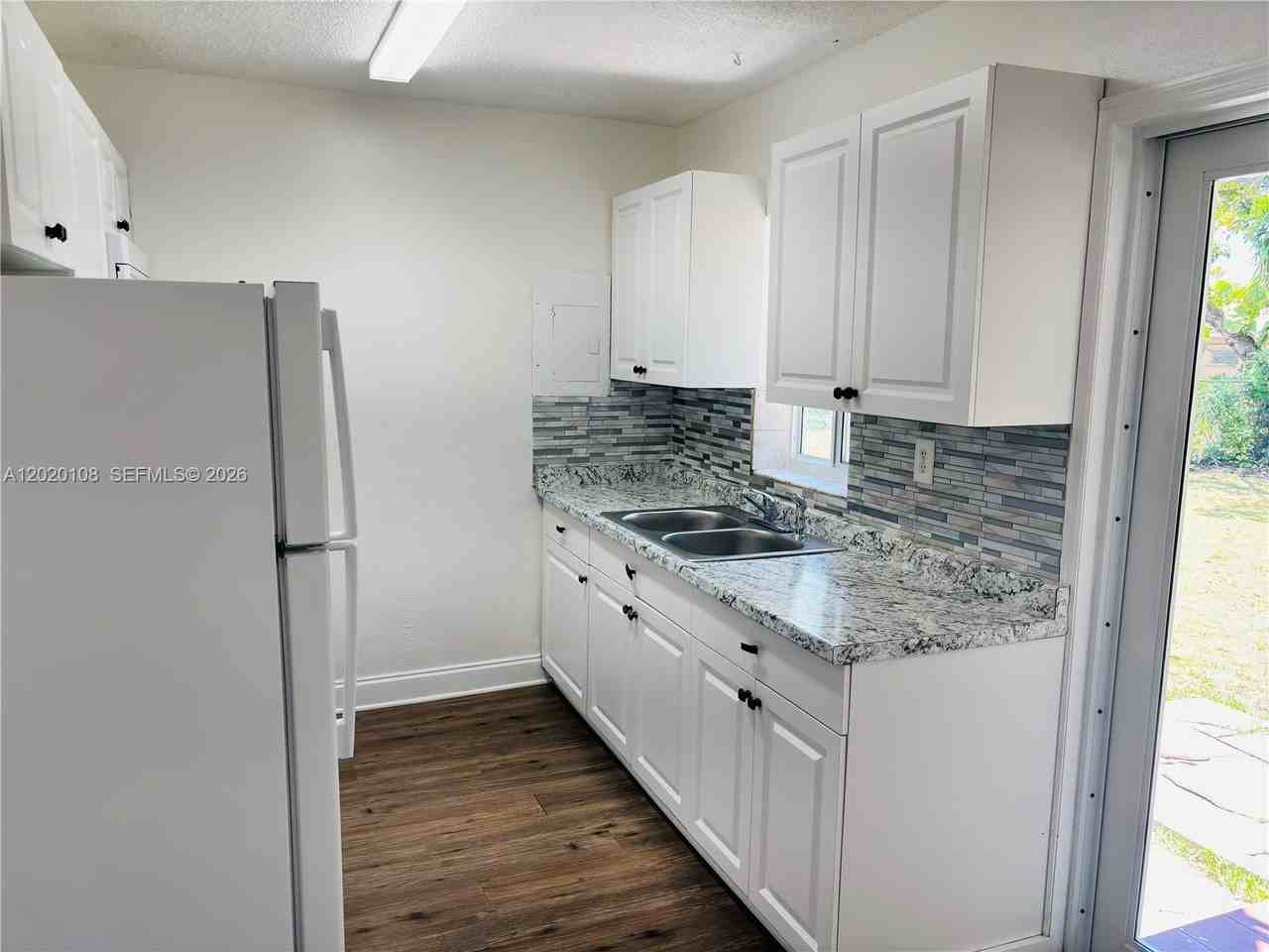 9820 Caribbean Blvd - Photo 7 of 18