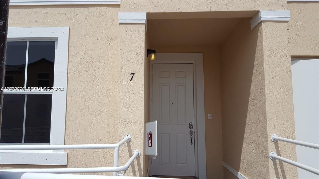 142 Se 28th Ter #7 - Photo 2 of 17