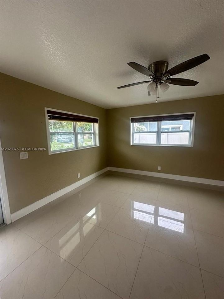 4979 Sw 4th St - Photo 5 of 38